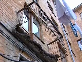 Госжилинспекция заставила клинскую ук отремонтировать аварийные балконы nedelka-klin.ru.