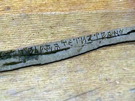 >AA89A:85 0@E5>;>38 1LNBAO =04 @07304:>9 B08=AB25==>9 15@5ABO=>9 3@0<>BK