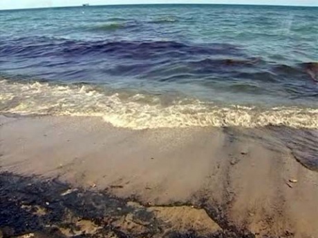Побережье Черного моря под Одессой загрязнено нефтепродуктами