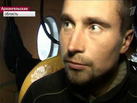 Или у него борода так растет, или бритва с собой была. Или у него борода так растет, или бритва с собой была.