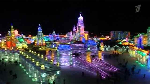 Тысячи туристов слетаются в эти дни в китайский Харбин
