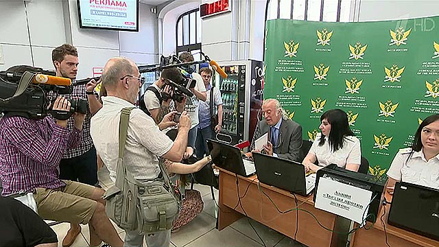 В Москве состоялась акция "Звёзды против долгов"