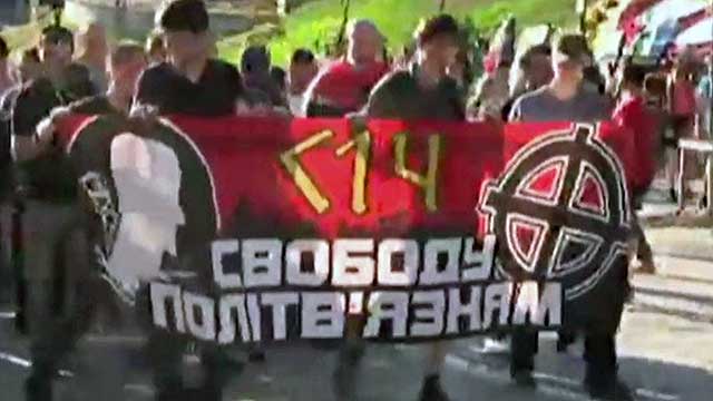 Шествие националистов проходит в центре Киева