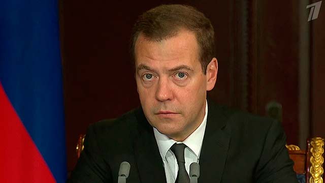 Медведев создал комиссию по оказанию помощи семьям погибших в авиакатастрофе