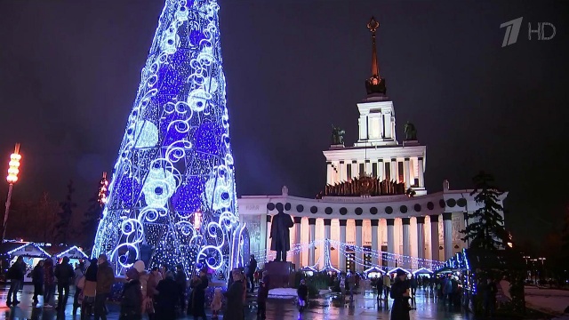В Москве открылись праздничные ярмарки и начались новогодние фестивали