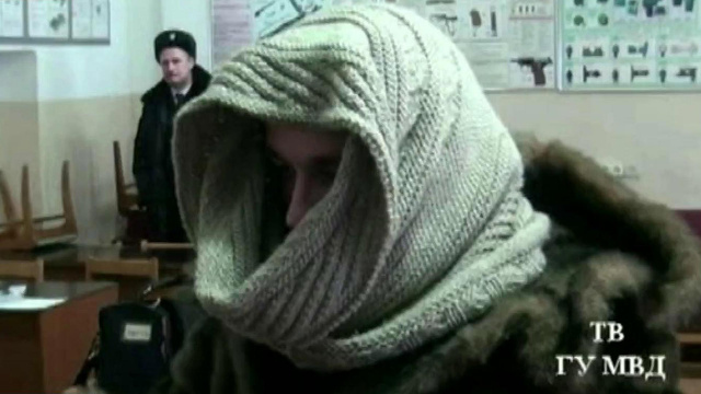 Свердловский полицейский переоделся в старушку, чтобы задержать грабителя