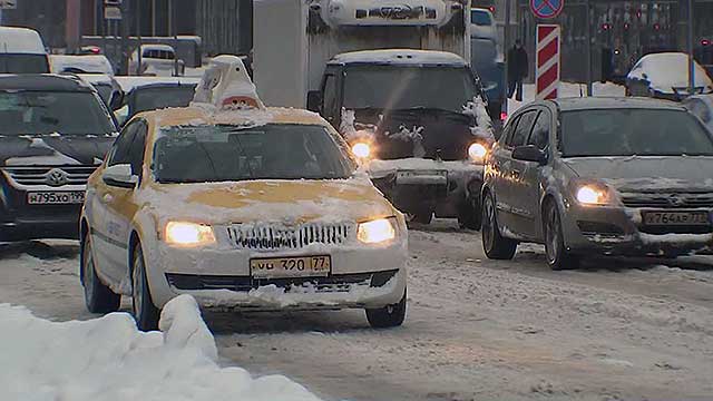 Москва встала в девятибалльных пробках