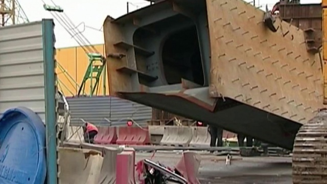 На трассе М-10 Москва-Петербург рухнул пролет бетонного моста, один человек погиб