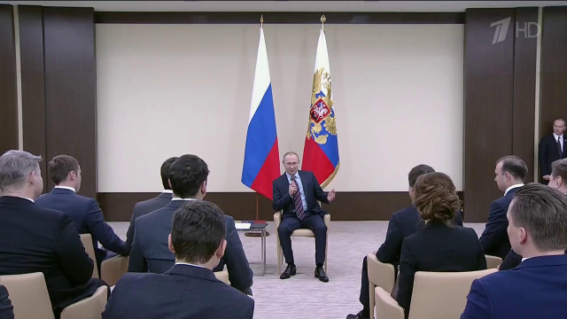 Владимир Путин проводит встречу с представителями Клуба лидеров